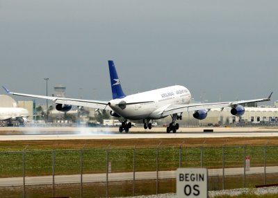 Aerolineal Argentinas Aairbus A-340 ( LV-ZPO )