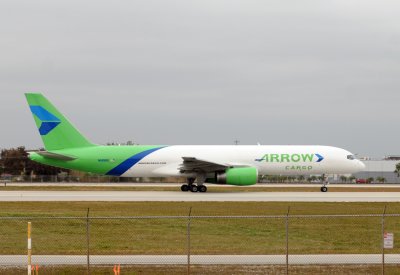 Arrow Cargo Boeing 757 ( N689GX )