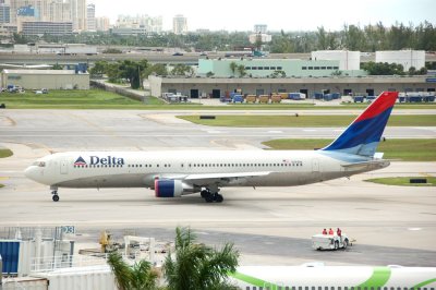 Delta Airlines Boeing 767 jet
