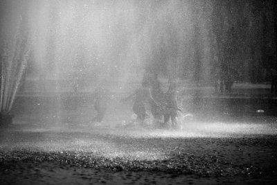 nella fontana [into the water fountain]