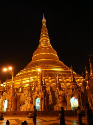 the famous Shwedagon Pagoda glowing at night