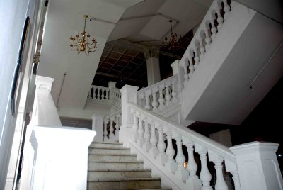 Raffles Hotel: un escalier en marbre/ marble stairs