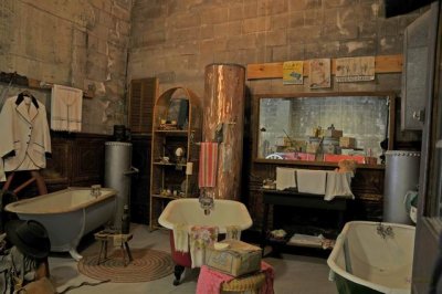 DSC_1841 Bathhroom.jpg