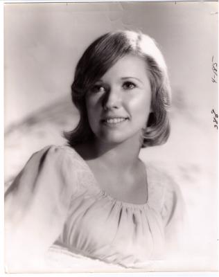 Martha Carter age 19 engagement picture october 1973.jpg