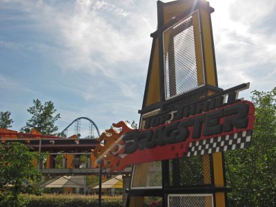 Top Thrill Dragster sign