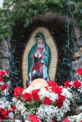 Our Lady with roses - Albuquerque