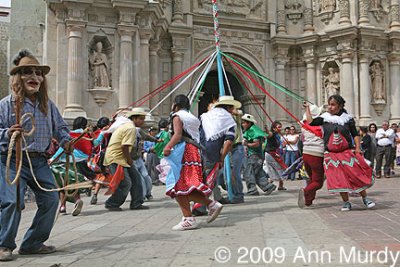 Abuelo and the Maypole dance