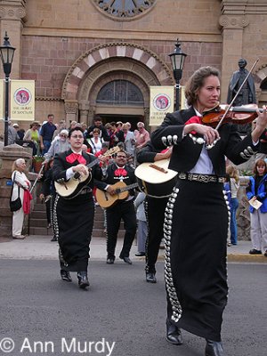 Mariachi Azteca in procession
