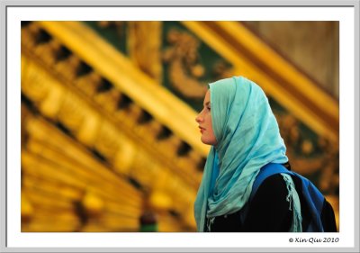 Girl in front of the Minbar