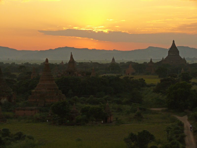 Sunset Bagan 01.jpg