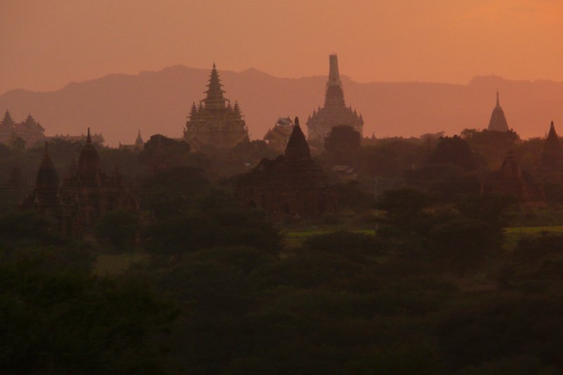 Sunset Bagan 11.jpg