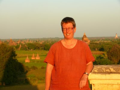 Monique in Bagan 2008.jpg