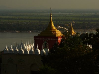 Monastery on Sagaing.jpg