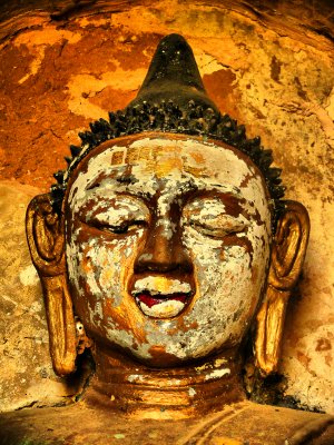 Painted face Bagan.jpg