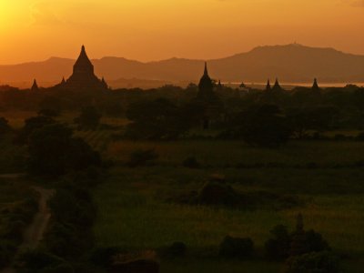 Bagan sunset 09.jpg