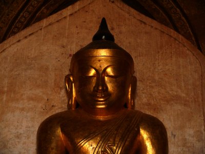 Golden buddha Bagan 02.jpg