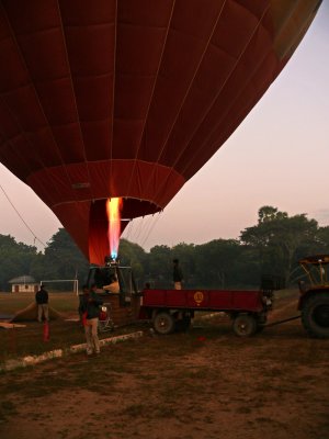 Balloons over Bagan 2.jpg