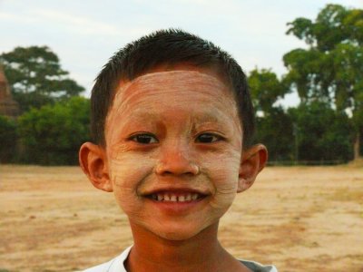 Thanaka paste boy Bagan.jpg