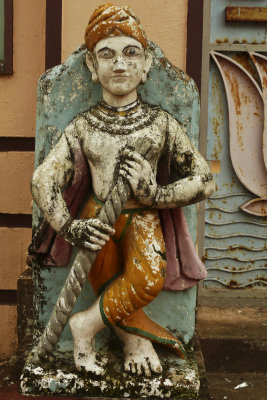 Statue Jain temple Cochin.jpg