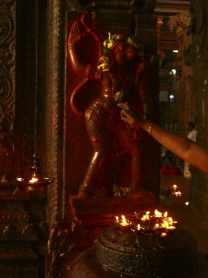 Offering to her god Madurai.jpg