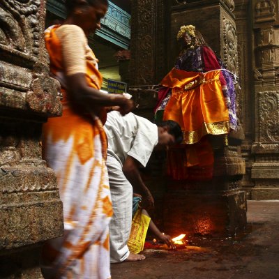 Making an offering Madurai.jpg