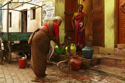 Communal water pump Madurai.jpg