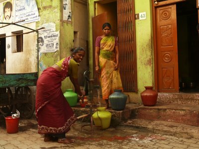Communal water pump Madurai 1.jpg