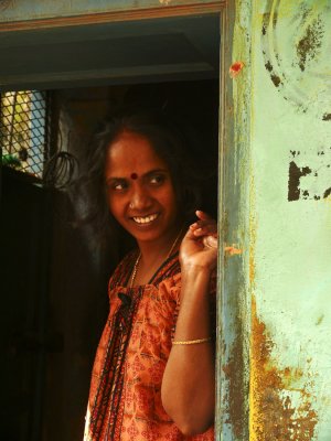 Woman in doorway Madurai.jpg