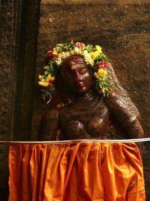 Statue with orange dress Madurai.jpg