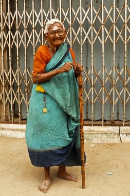 Old lady Madurai 2.jpg