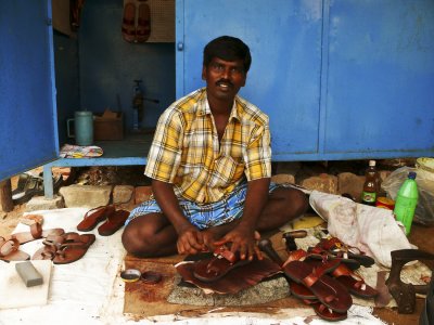Shoemaker in Mamallapuram.jpg