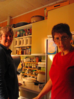 Cecilia and Leen in kitchen