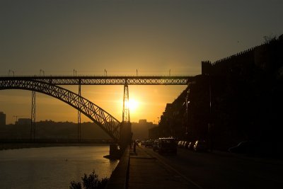 Sunset behind the bridge 01
