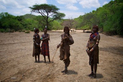 Women from the Hammer tribe