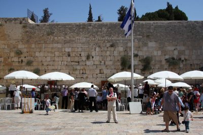 The plaza functions as an open-air synagogue