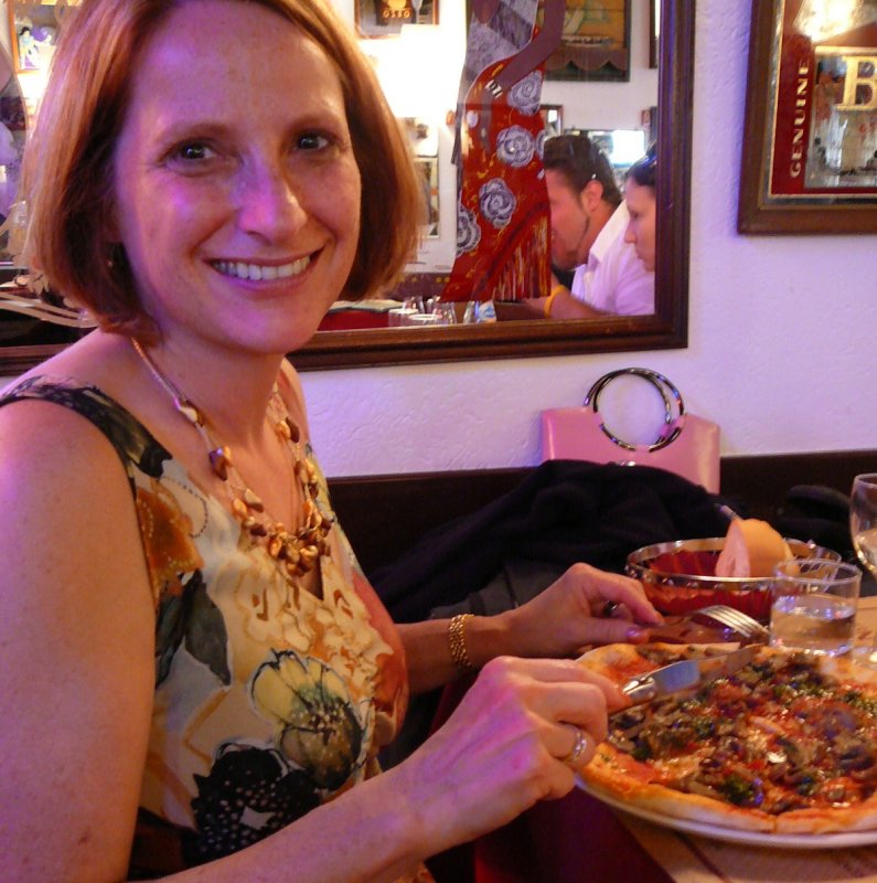rich is happy galina can eat dairy-free pizza - and its good (R)