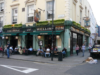 we had a great lunch at the duke of wellington pub up at notting hill along portobello road (R)