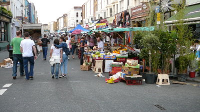 stalls and stores along portobello road (R)