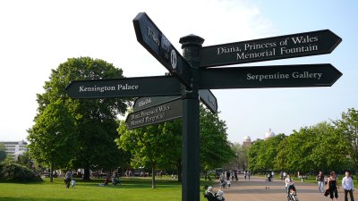 sign in kensington gardens points to lots of places (R)