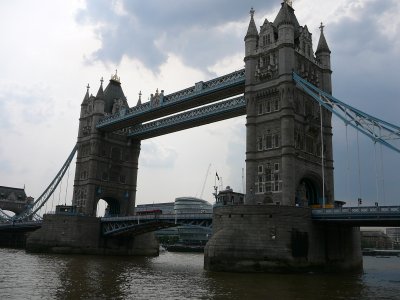 thanks harold for the idea to ride a thames tour boat-here's the london tower bridge (R)