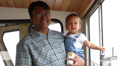 vik and mohan on thames tour boat (R)