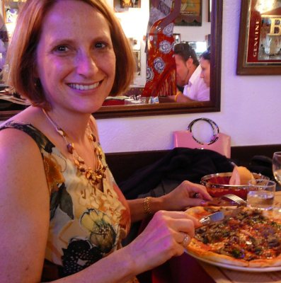 rich is happy galina can eat dairy-free pizza - and it's good (R)