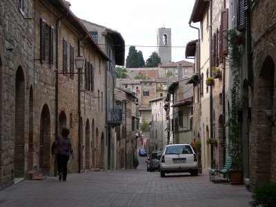 small side street leading to tower in san gimignano (R)