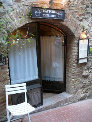 we had dinner here at trattoria chiribiri in san gimignano (R)