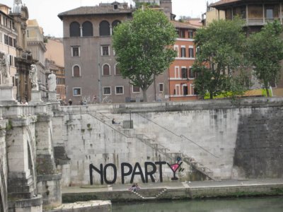no party sign along the tevere (G)