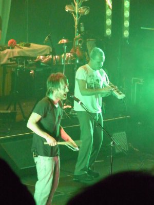 thom beating a block and flea on the hooter