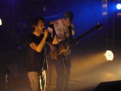 thom singing and flea on bass
