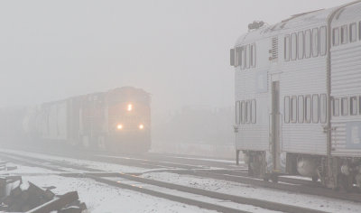 Metra 1264 meets a Westbound