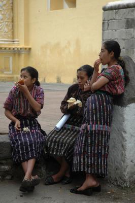 04_Girls in Quetzaltenango.JPG