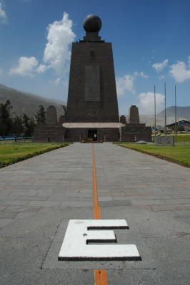 g3/87/638287/3/56270613.66_MitaddelMundoEcuator.jpg